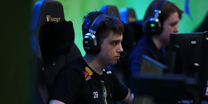 Team Spirit обыграла BetBoom Team на втором групповом этапе DreamLeague S25